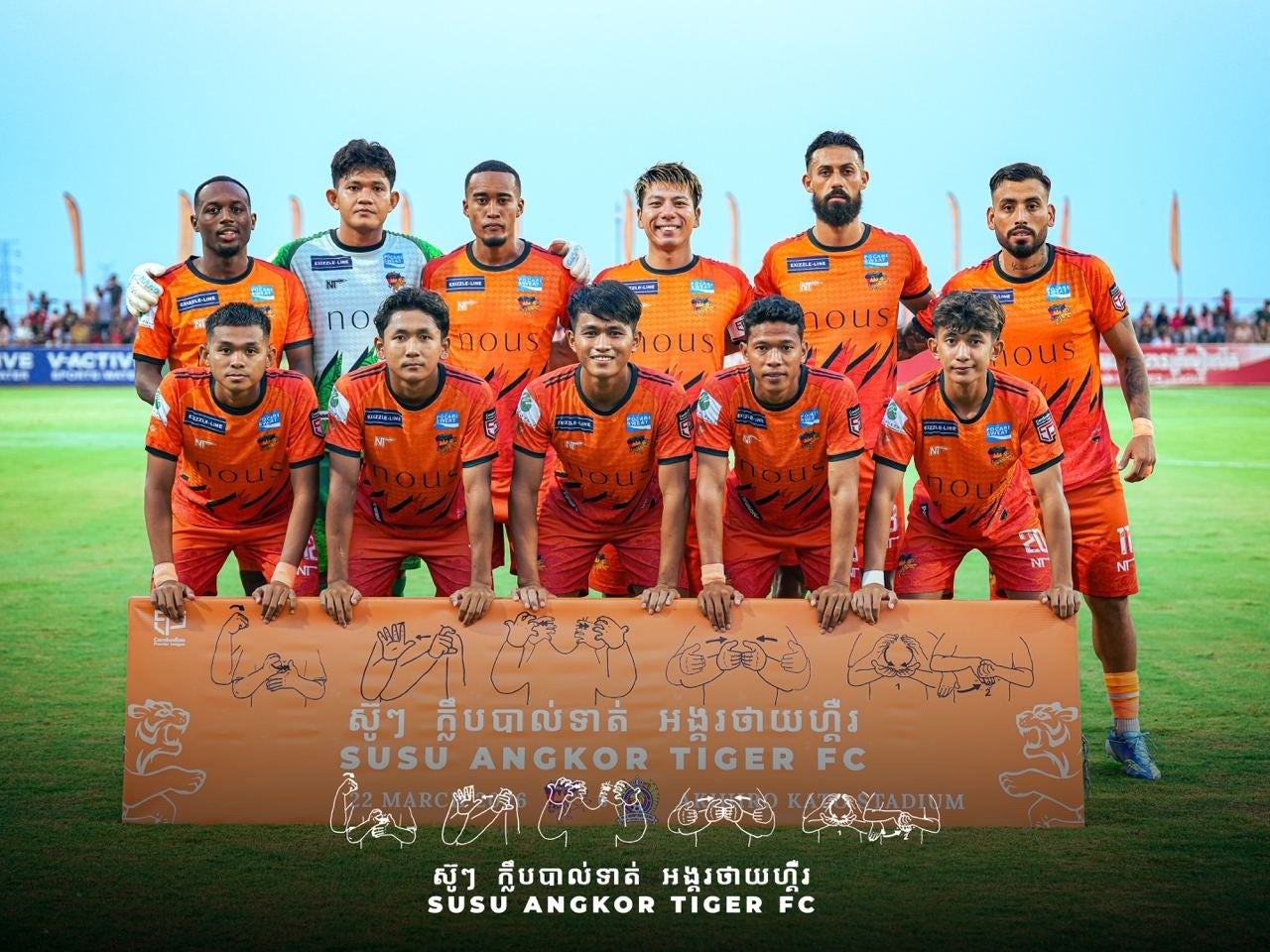 【カンボジア アンコールタイガーFC】デフ（聴覚障がい）の子どもたちが手話で国家斉唱。盲聾学校の子どもたちをエスコートキッズへ招待。視覚・聴覚を超えた「心の躍動」をスタジアムで共有。