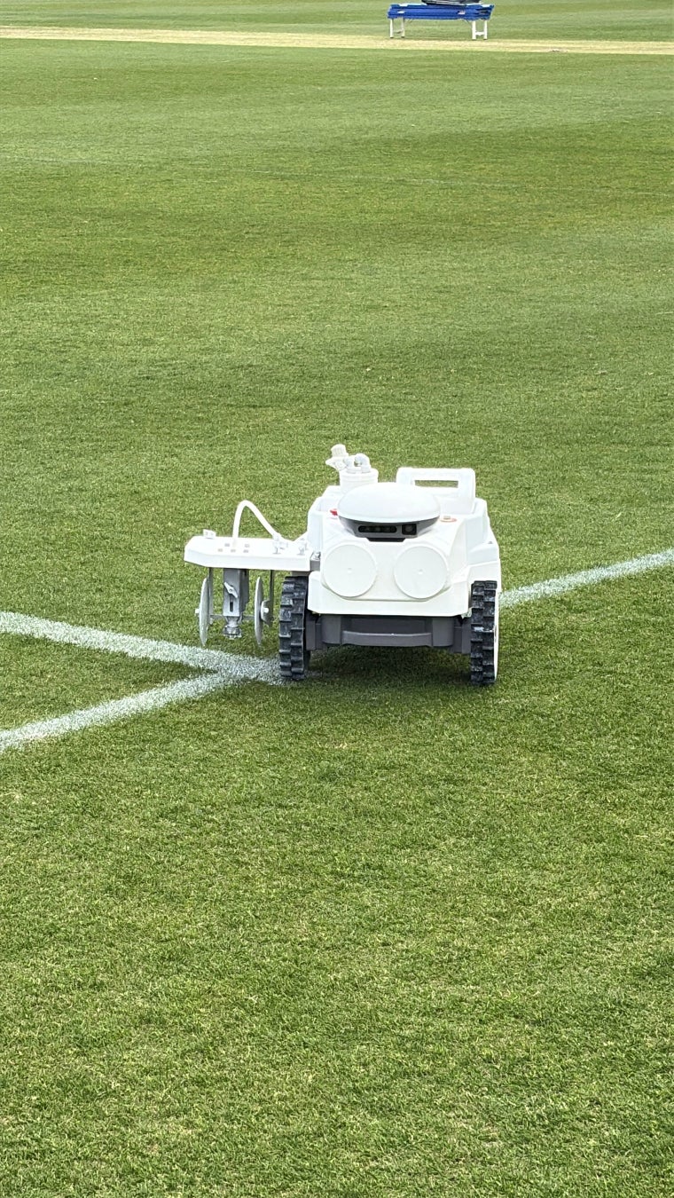 【白線引きはロボットがやる時代へ】人手不足を解消する自律型ラインマーカー「FJD PaintMaster™ Mini」登場！南榮工業とJDCが機体販売・デモ会を開始