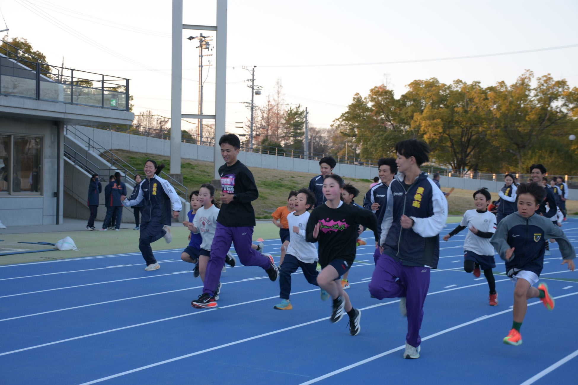 鈴木亜由子杯は”子どもから大人まで楽しめる”ハーフマラソン大会！～磯辺っこが豊橋南高陸上競技部と挑む！「小学生８００m競走」～