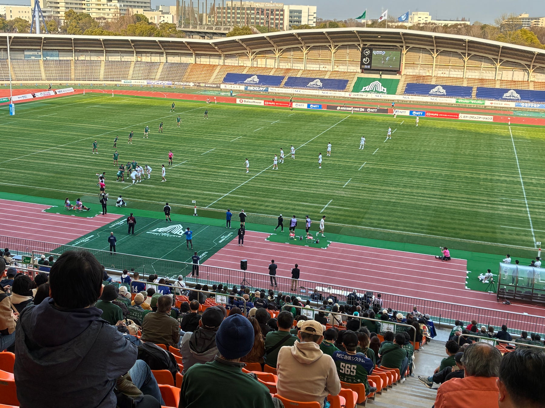 プロラグビー試合会場で“雑がみも資源”を親子に訴求