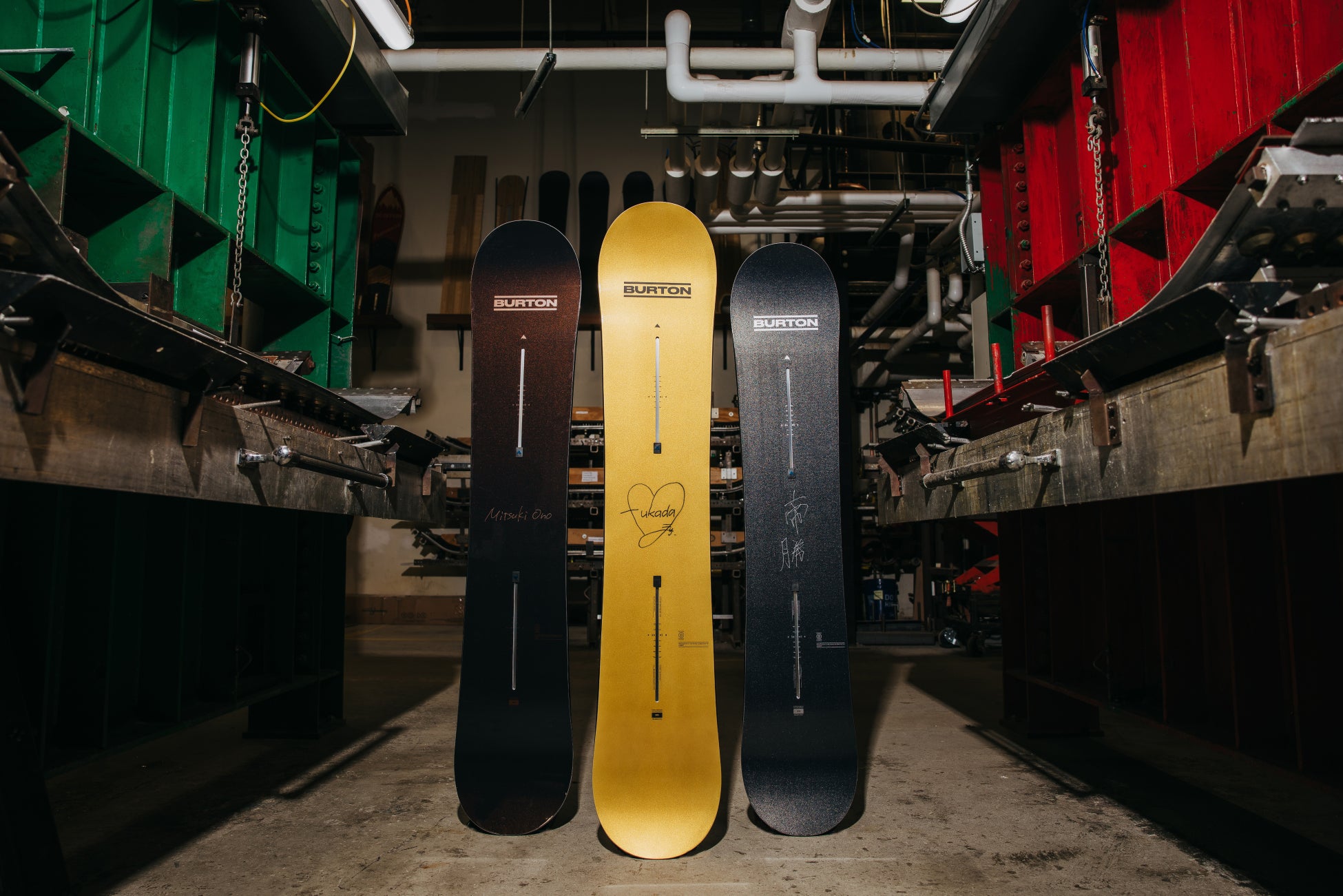 チームライダー深田茉莉・長谷川帝勝・小野光希の活躍を讃える特別なスノーボード　セレブレーション・スノーボード 4月14日（火）より限定販売