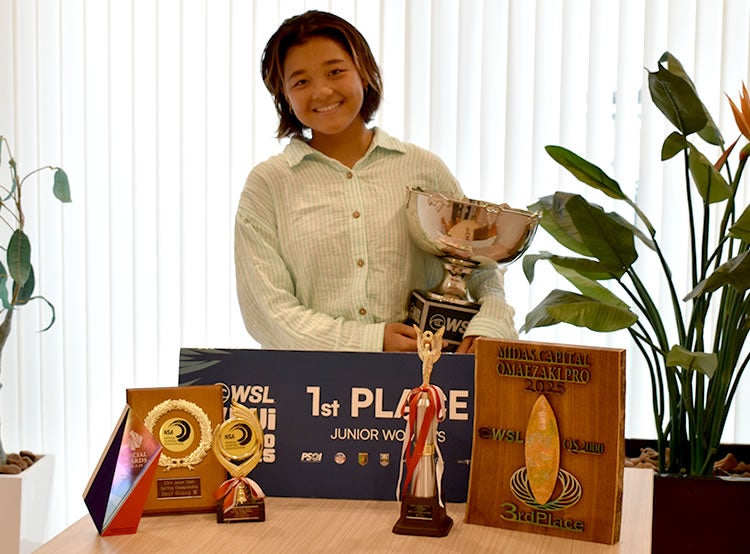 将来の五輪出場を目指すプロサーファー池田美来選手、2025年シーズン報告で来社。世界の舞台で得た経験と成長を語る