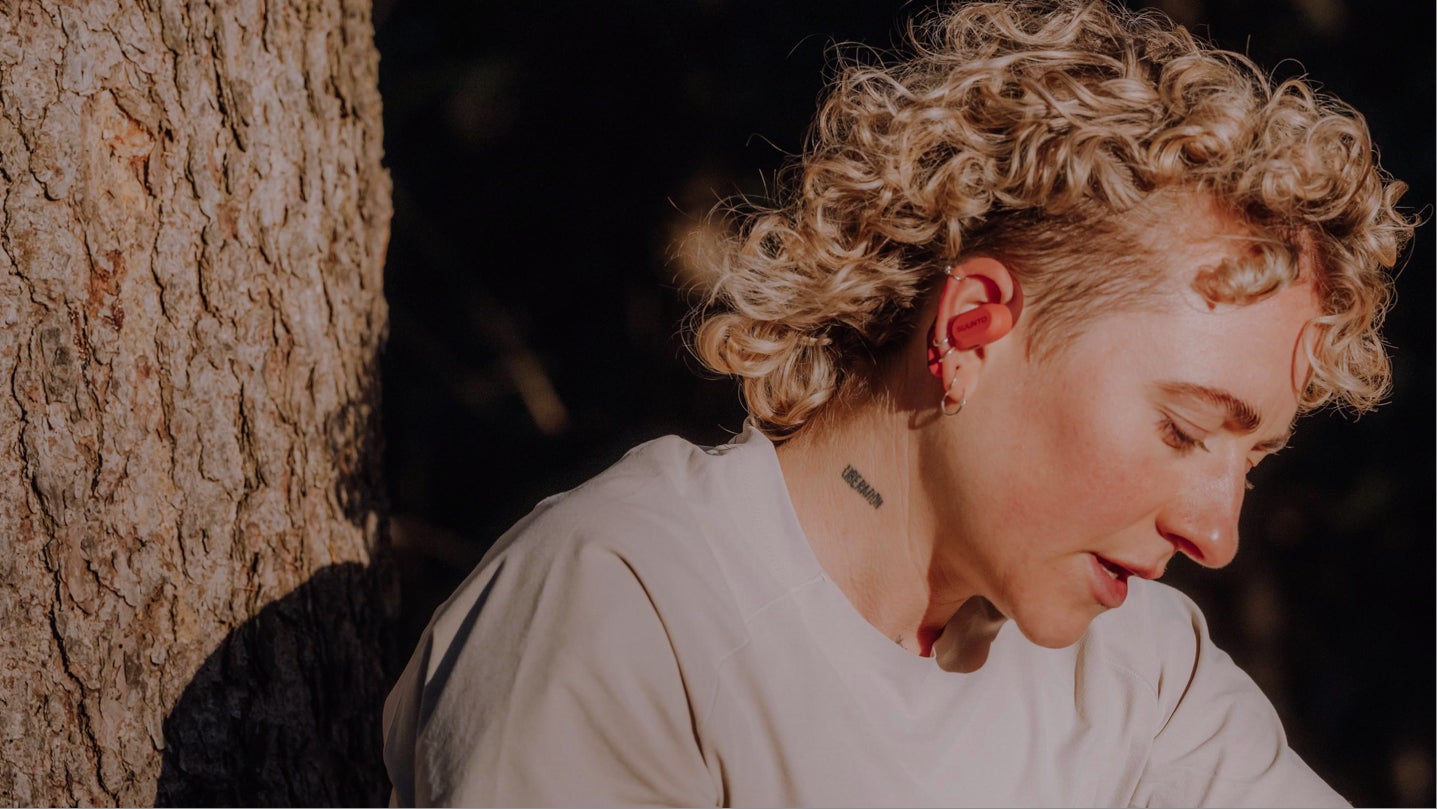 SUUNTO、「聴く」と「測る」を１台で楽しめるオープンイヤー型イヤホン「Suunto Spark」を発売