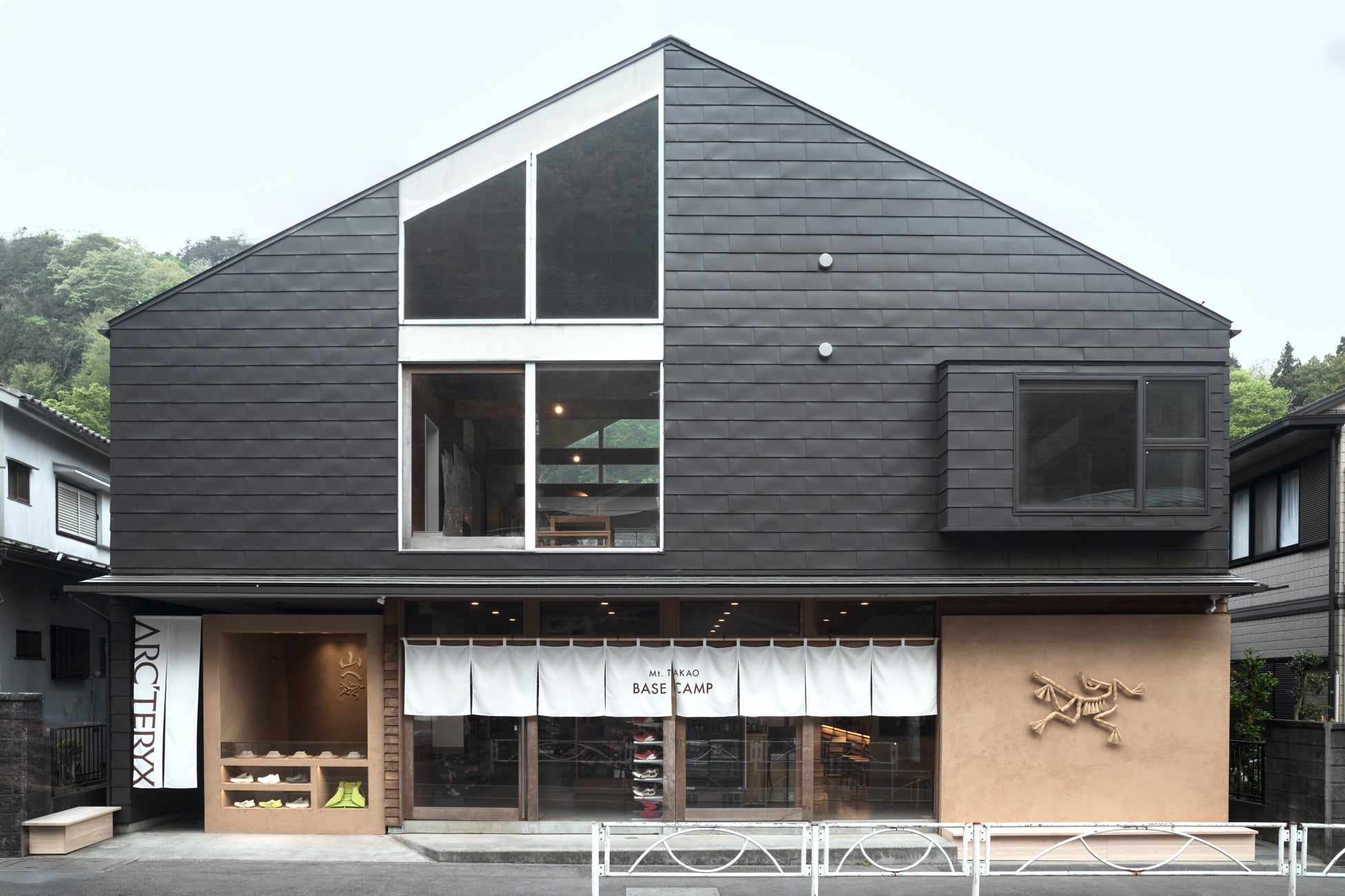 トレイルランニングの新拠点「ARC’TERYX TRAIL HUB TAKAO」を4/17(金)より高尾山に期間限定オープン