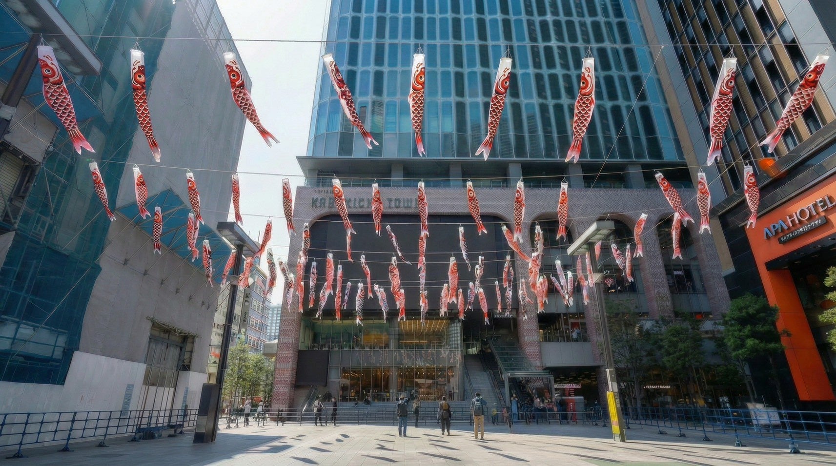 【ゴールデンウォークのおでかけに！東急歌舞伎町タワーの子供向けイベント】音楽とともに楽しむ「かけっこアタック」の開催が決定さらに、シネシティ広場に１０９匹の鯉のぼりが登場！