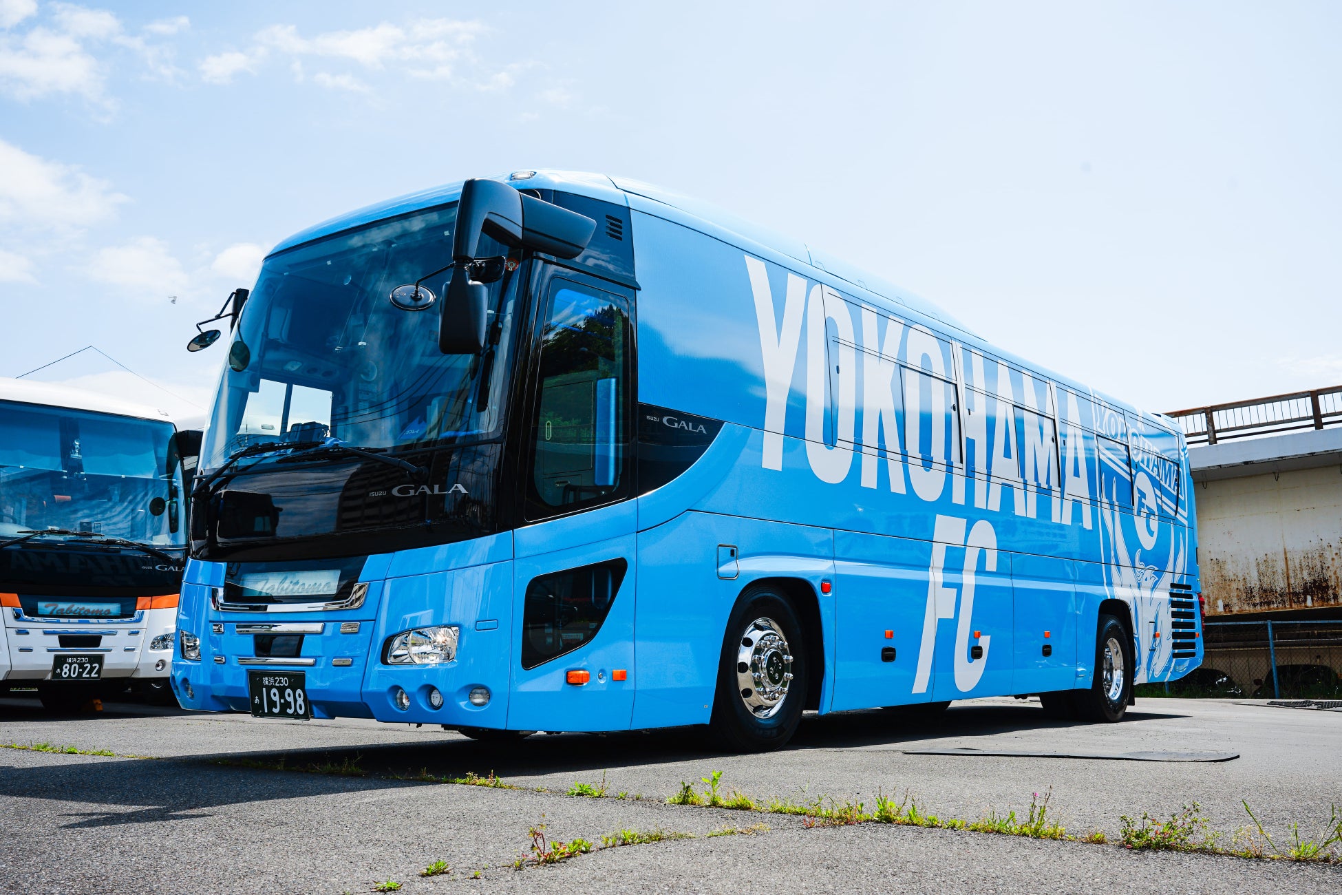 横浜FC×旅友 新チームバス導入のお知らせ