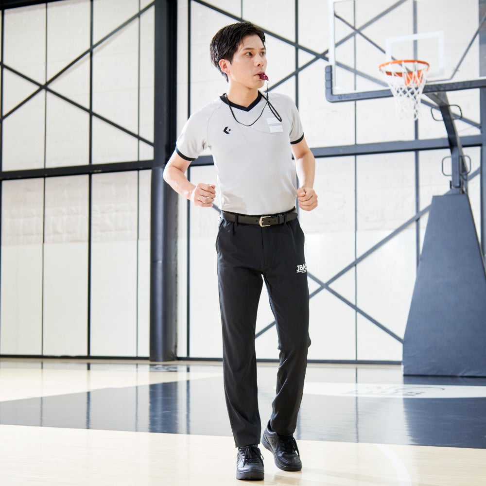 《コンバースバスケットボールウェア》機能性とフィット感を追求した新型レフリーパンツ登場！