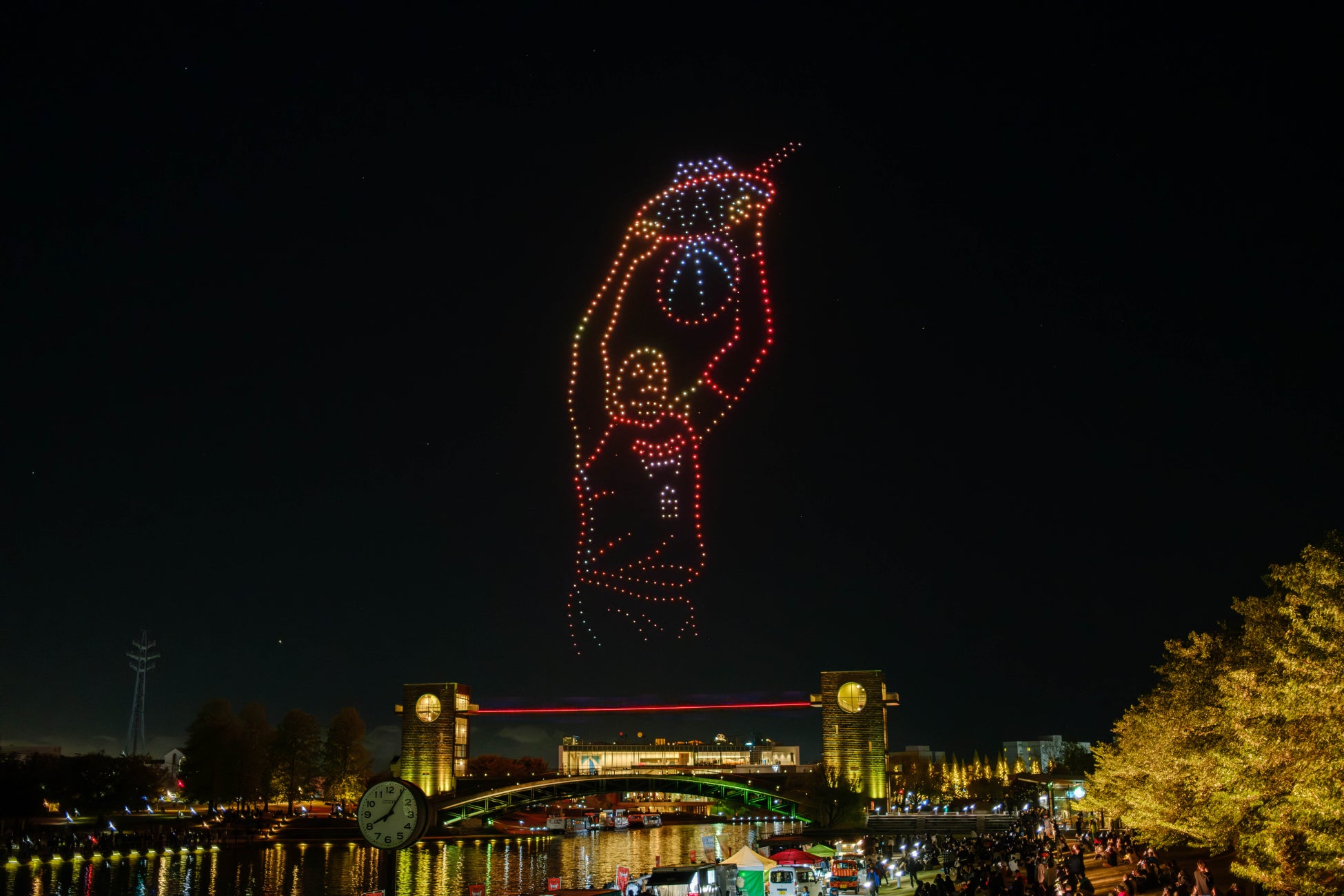 富山グラウジーズ×富岩運河環水公園 初のドローンショー「TOYAMA Night Canvas」を開催し、観覧者7,000名から大きな歓声