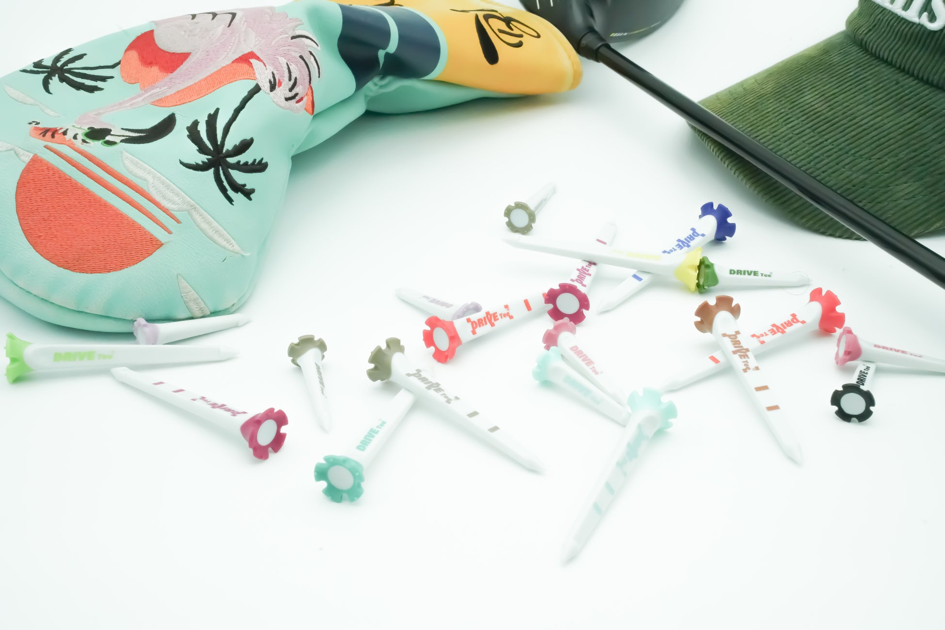 ゴルフシーズン開幕！春の訪れにぴったりの花びら型ゴルフティー飛んで曲がらないと話題でプロアマ問わず利用者激増中の『DRIVE Tee(R)』