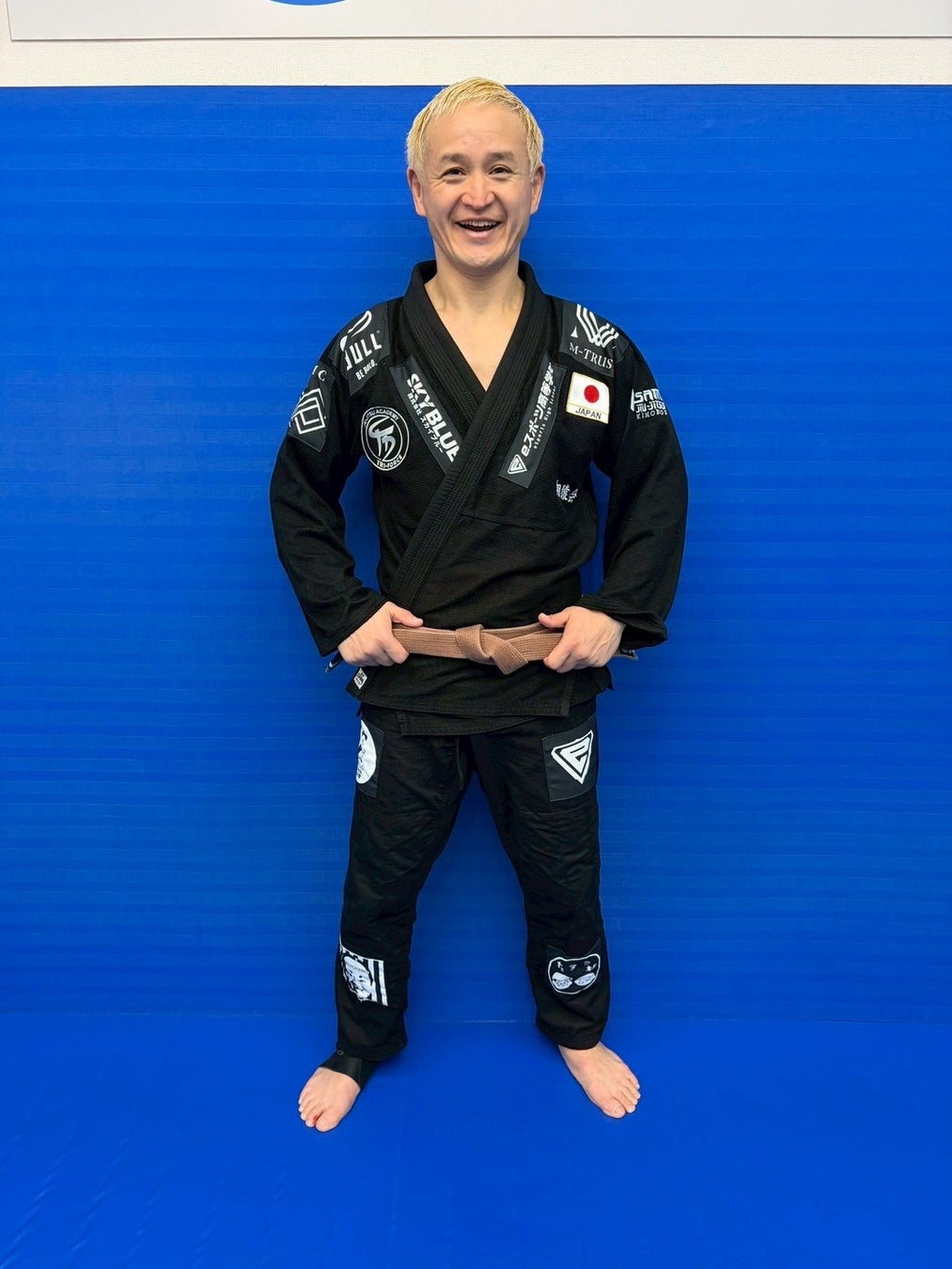 “最強芸人”ガリットチュウ福島氏、ブラジリアン柔術の”ブラジル”へ！トレーニングマシンメーカーのザオバが活動サポートを決定！