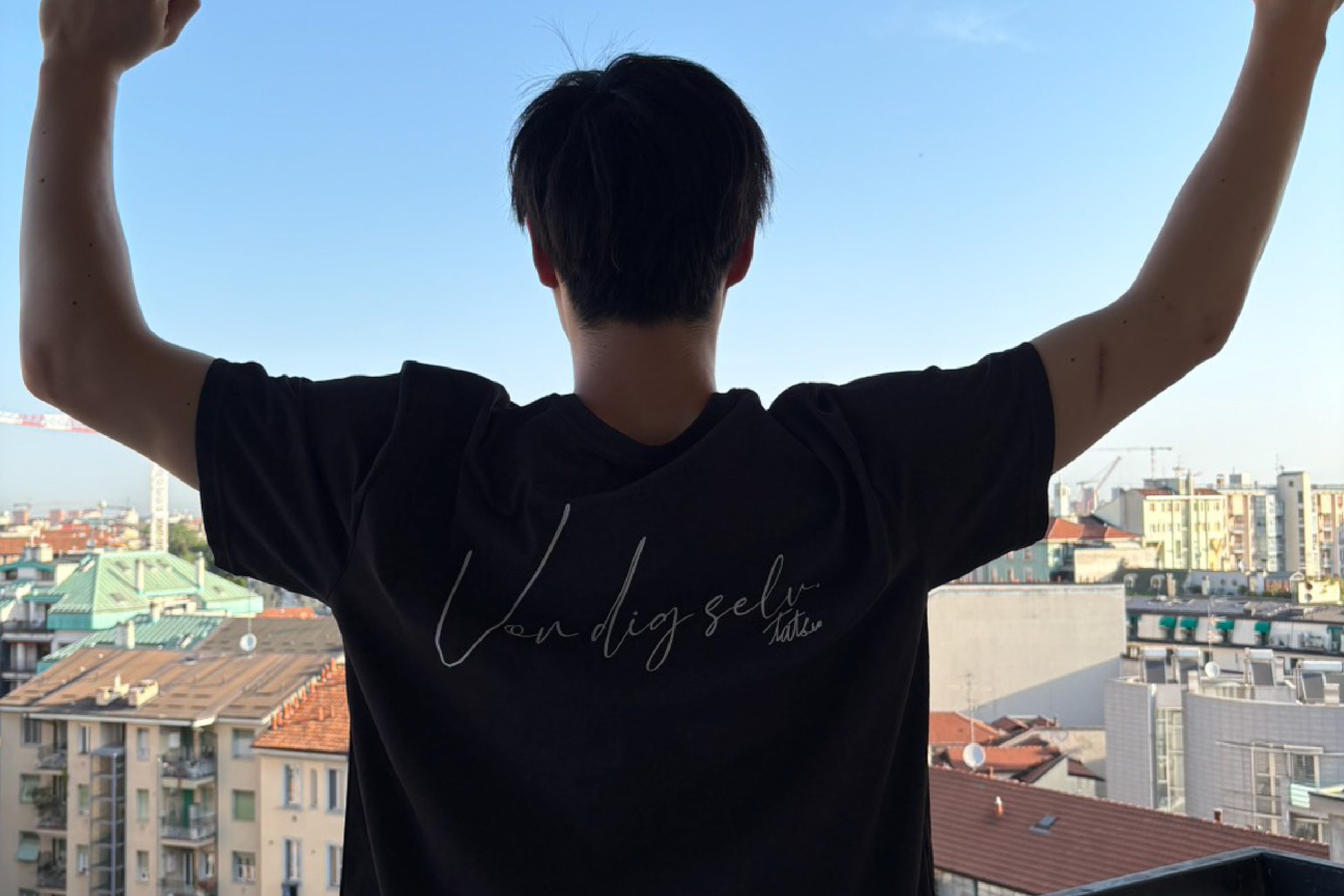 ヒュンメル×大塚達宣、「自分らしく」とメッセージを送るコラボTシャツ