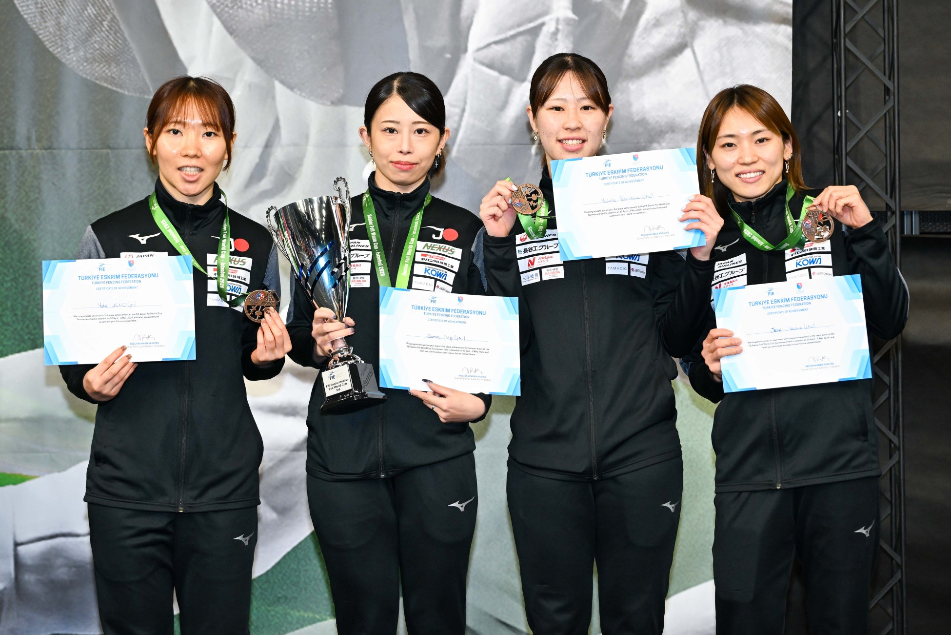 フェンシング 女子フルーレ日本代表、ワールドカップ団体戦で銅メダル獲得！