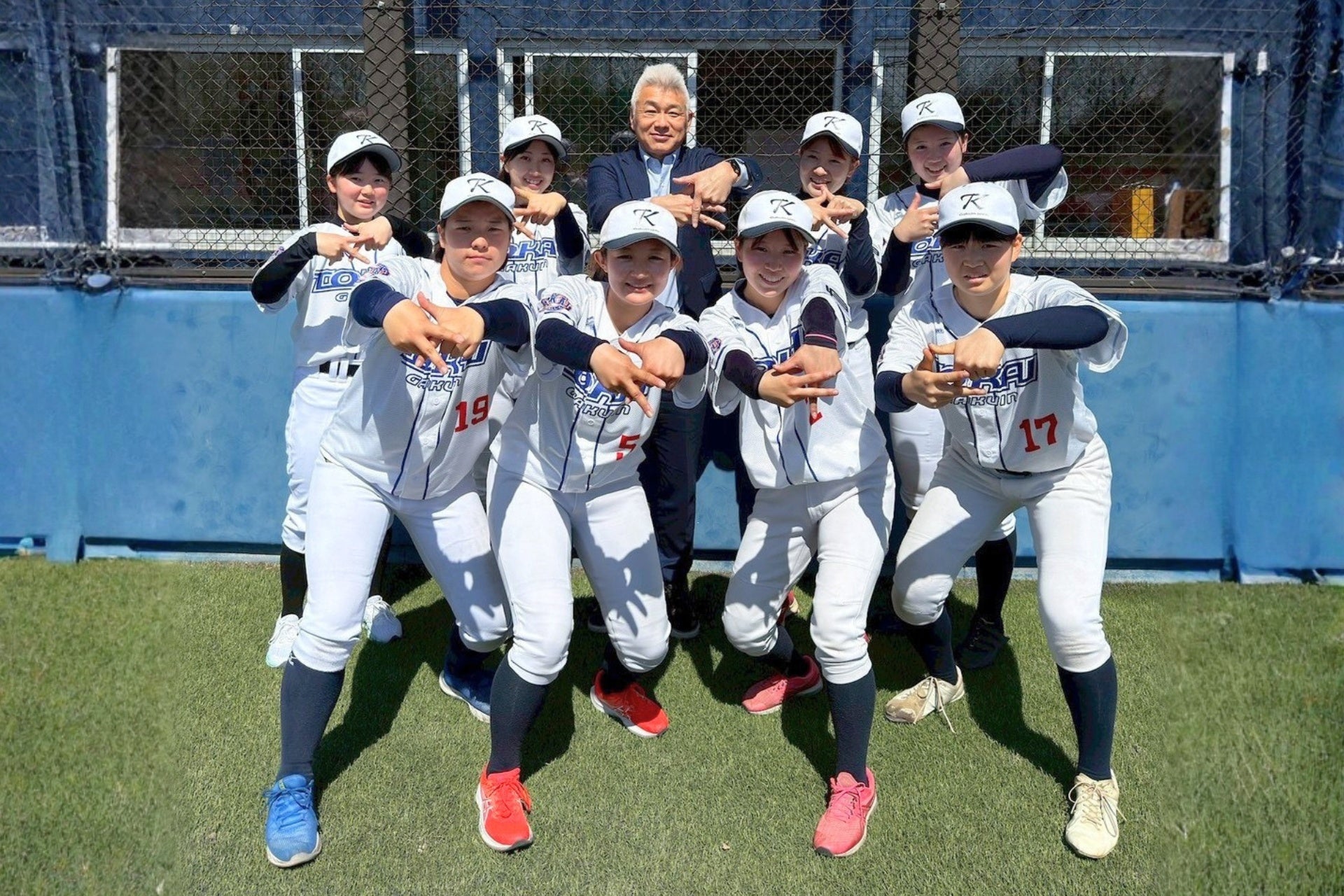 アパレル業界初、女子野球選手のキャリア支援へ。インター・ベルが東海学院大学硬式野球部とスポンサー契約