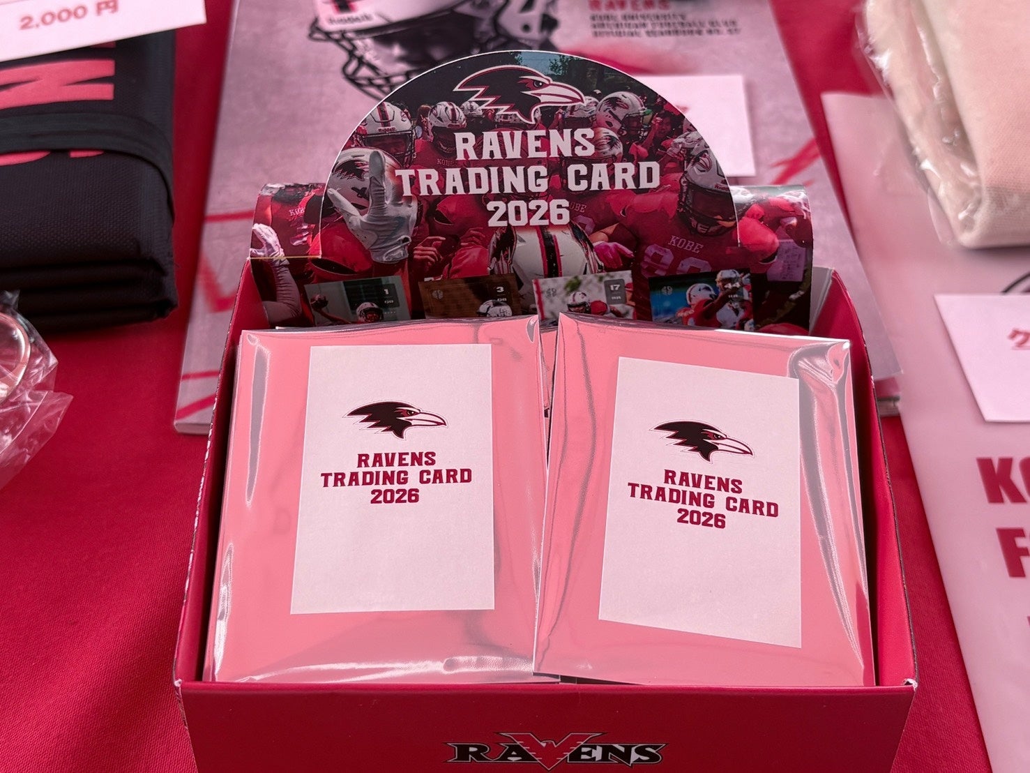 本格カードメーカーが、カレッジスポーツを変える。 神戸大学アメリカンフットボール部「RAVENS」2026シーズン選手トレーディングカード、販売開始！