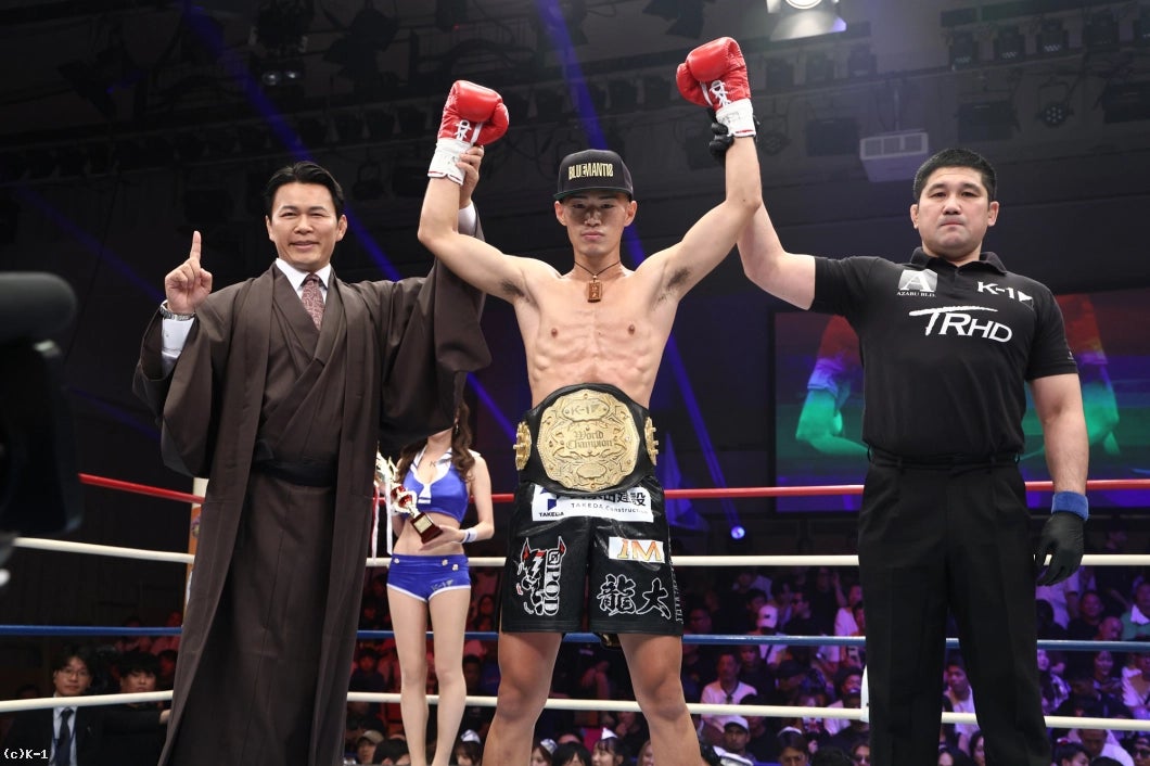 【K-1REVENGE 大会事後レポート】石田龍大・横山朋哉が鮮烈な1RKOでダブル王座獲得！サッタリがリベンジロードへ前進。岡田紗佳さんがSPラウンドガール初登場で自己採点は8000点！