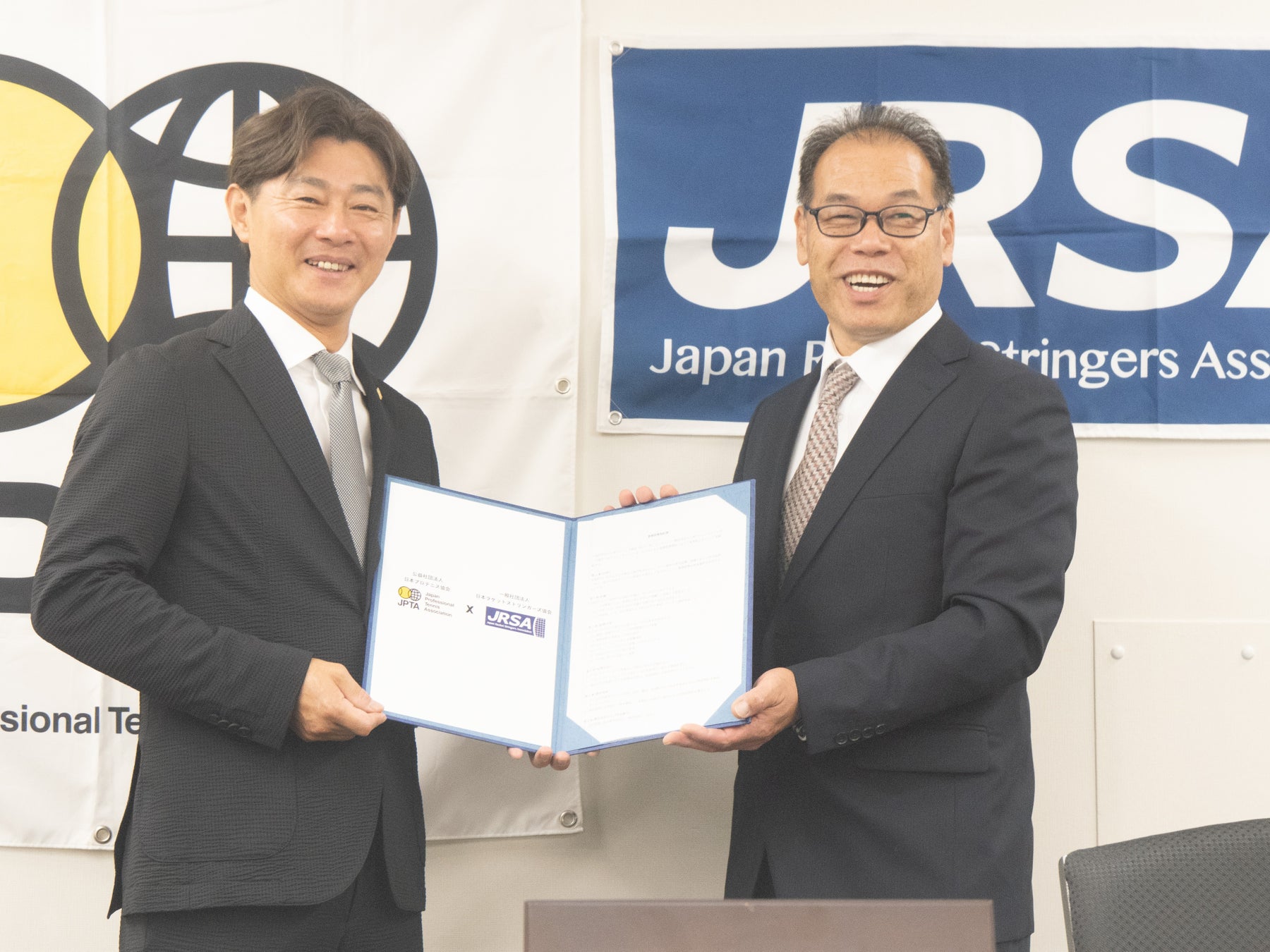 日本プロテニス協会と日本ラケットストリンガーズ協会、業務提携でテニスの未来を切り拓く