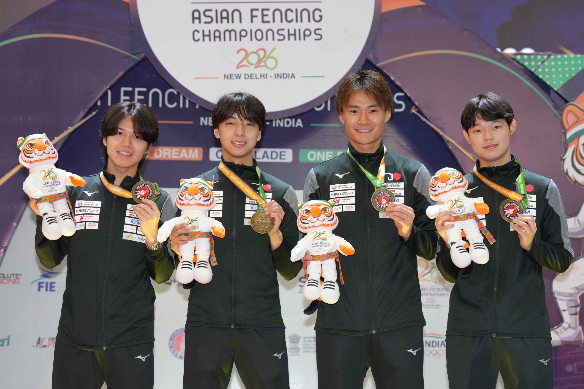 フェンシング　アジア選手権大会 男子フルーレ団体戦で金メダル獲得