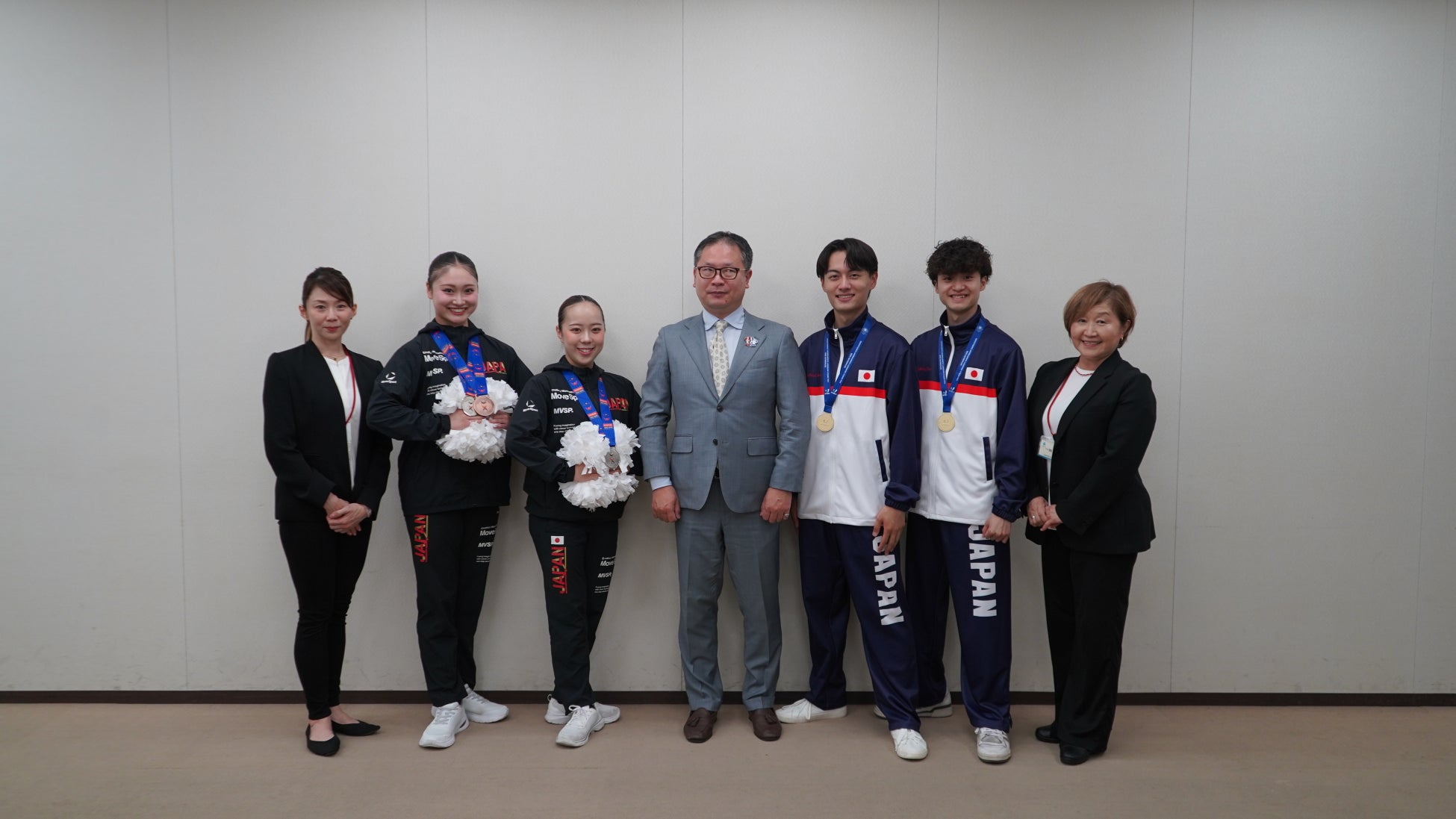 河合純一スポーツ庁長官表敬訪問｜FISU世界大学チアリーディング選手権大会およびICU世界ジュニア／世界チアリーディング選手権大会結果報告