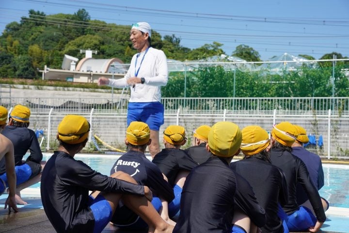 水難事故から命を守る力を育む ― 若吉浩二教授が小学生へ安全水泳教室を実施