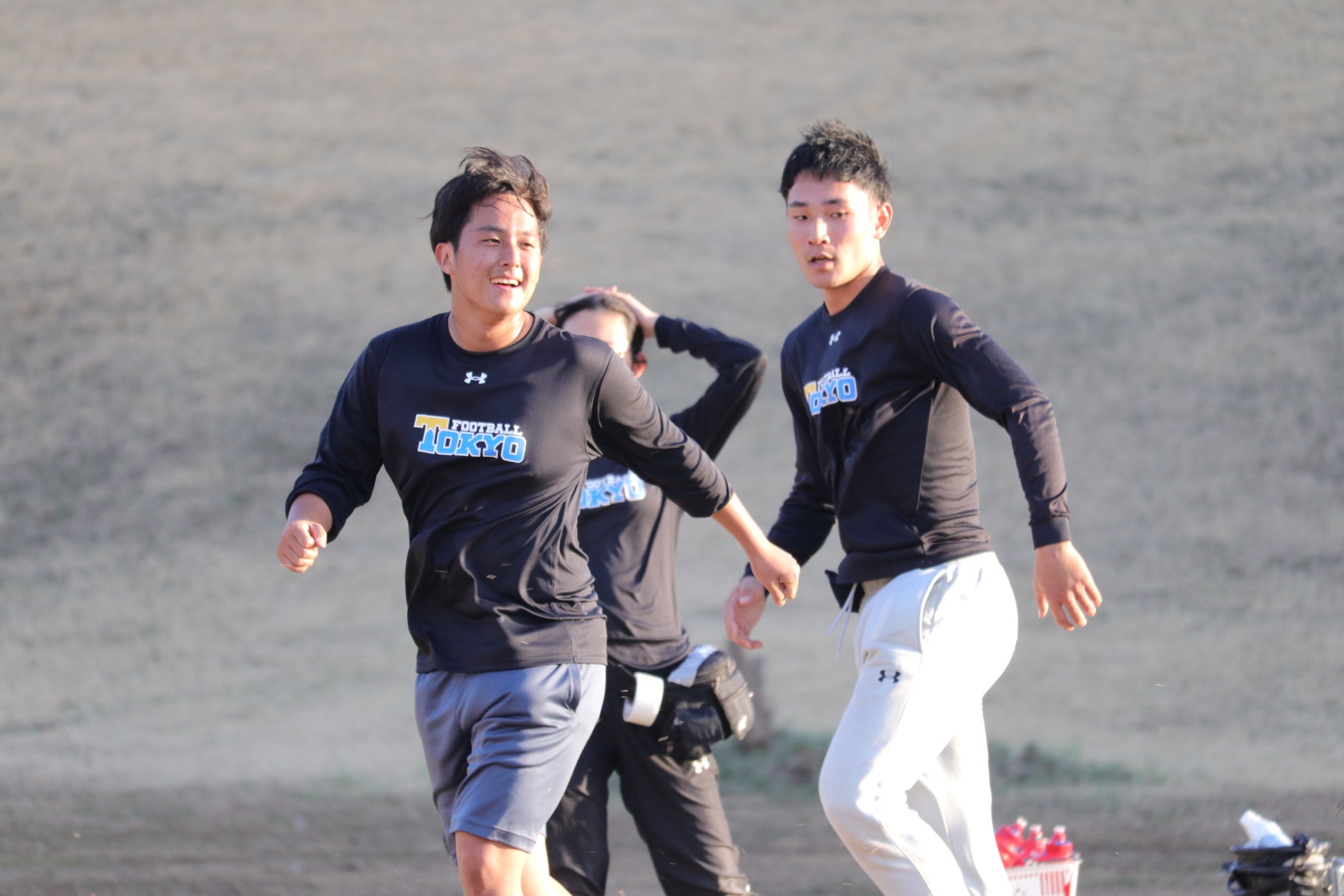 【香川オリーブガイナーズ】高校生インターンが運営の中心に。選手と子どもたちが瀬戸内海の砂浜を大掃除