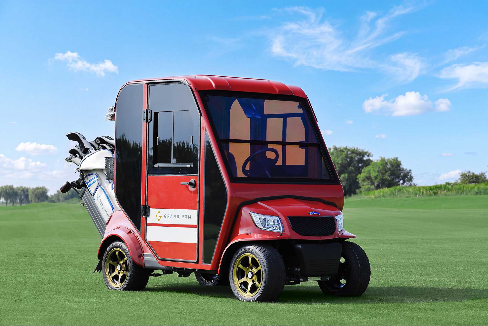 冷気を逃がさない“ドア付きカート”で夏でも快適プレー 国内初!※オリンピアオリジナル「AirCon Cart(エアコンカート)」導入 | PGM