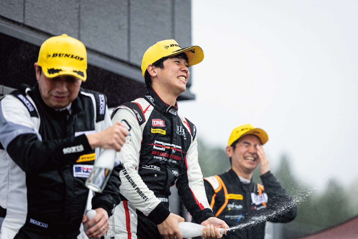 雨と晴れが生んだ50分間のドラマ。BMW & MINI Racing 2026 RD.4の新フォーマット「GRAN HEAT」で新たな闘いが始まる
