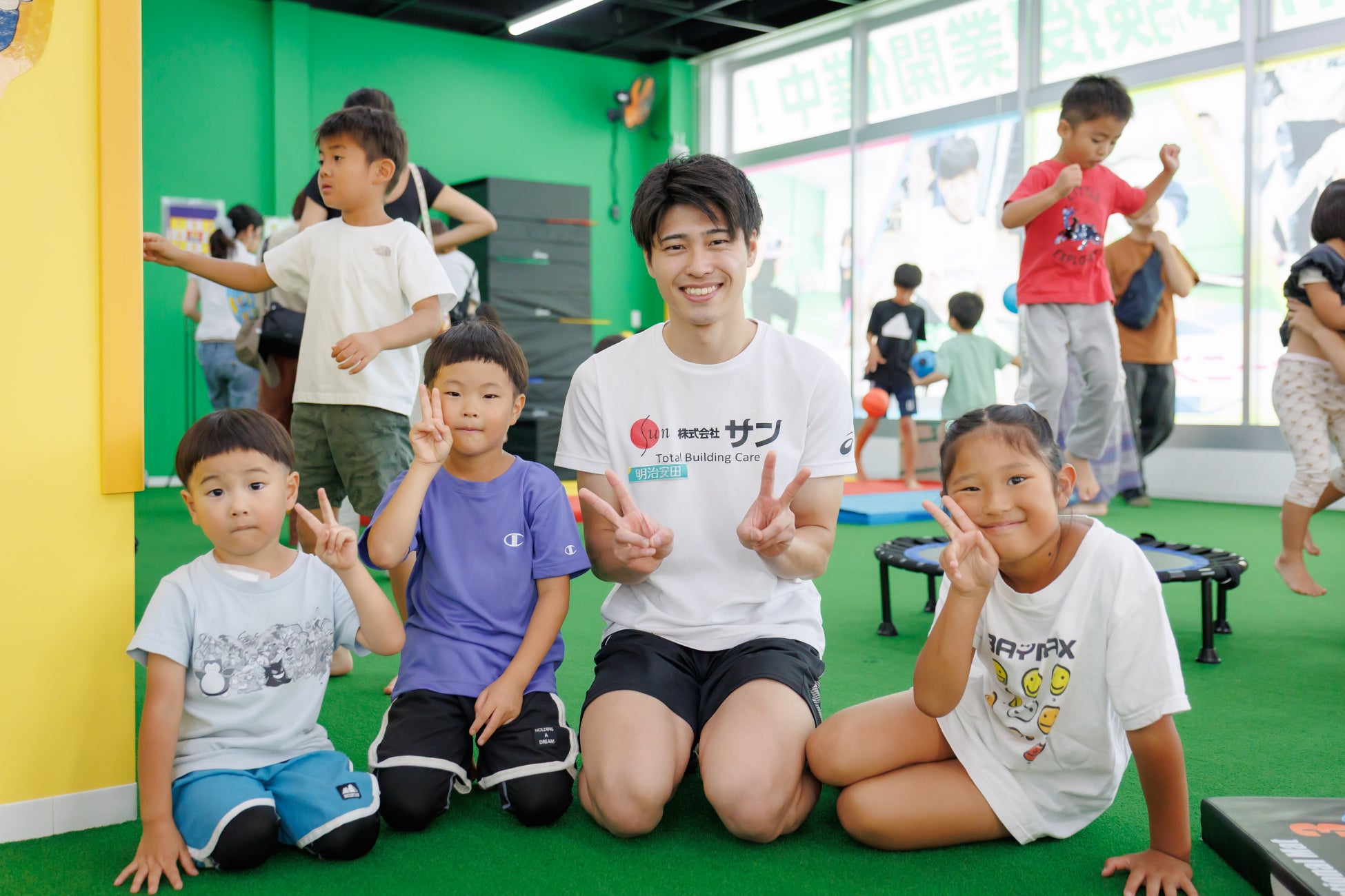 マッケンジーハウス、JPCスポーツ教室藤沢店「夏まつり」にアスリートを派遣｜海野大透選手と子どもたちが交流