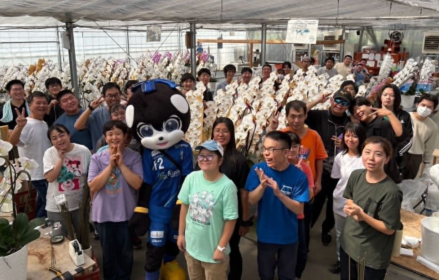 NPO法人AlonAlon(理事長：那部智史、農園：千葉県富津市)は、地元サッカーチーム「オルカ鴨川FC」の公式マスコット「オルルン」のウェアスポンサーになりました。