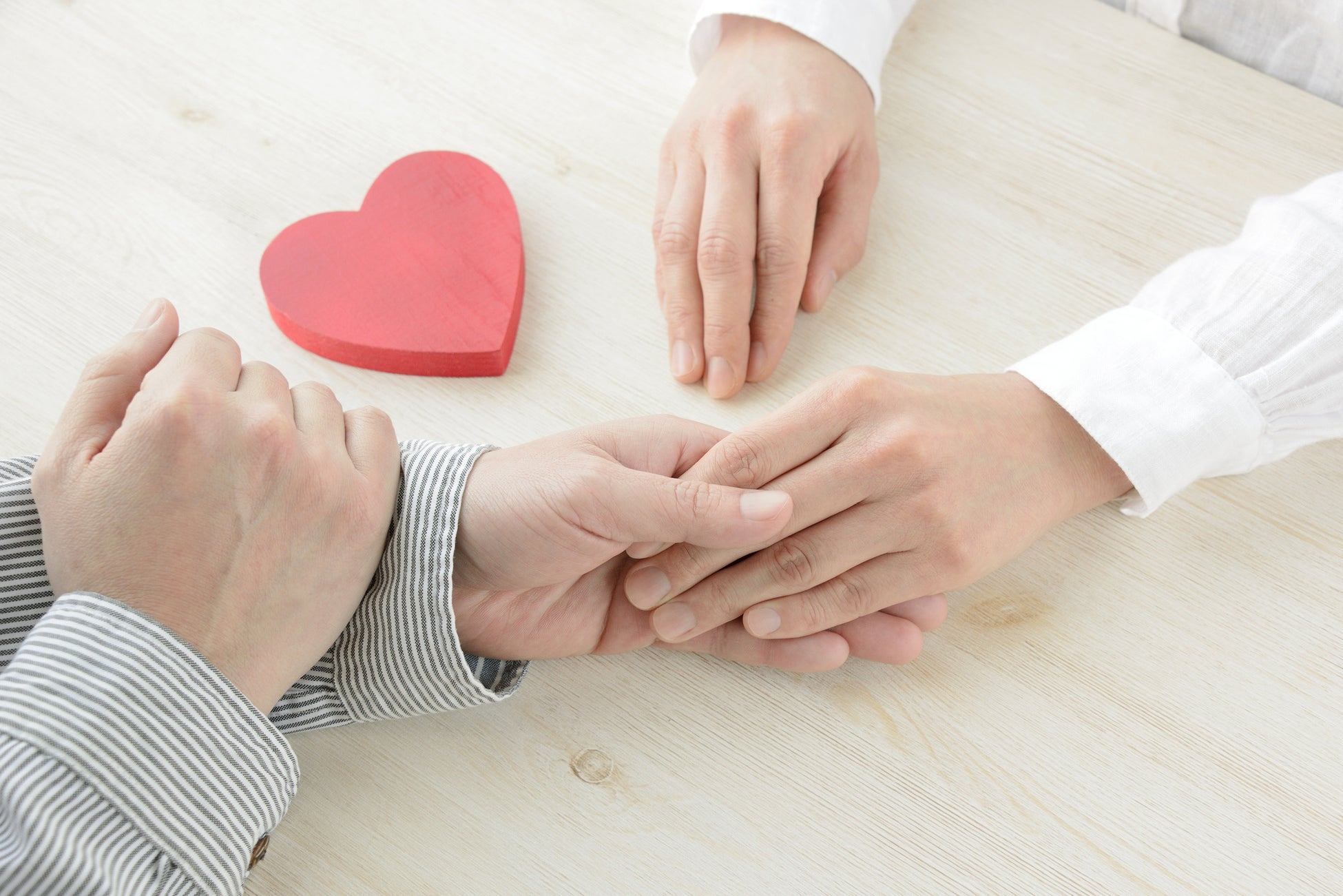 「なぜいま、結婚を選択する人が増えているのか？」2026年、婚姻件数増加の背景に迫る。20・30代とシニア層で異なる『自分たちの最適解』【オミカレ婚活実態調査】